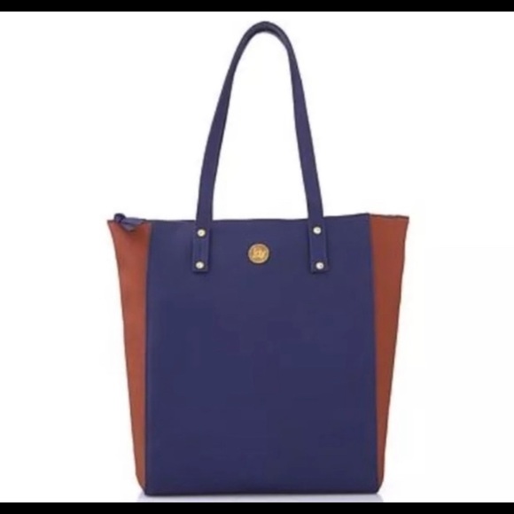 closing my closet MAY 2 2022. Everything must go. - Picture 4 of 7